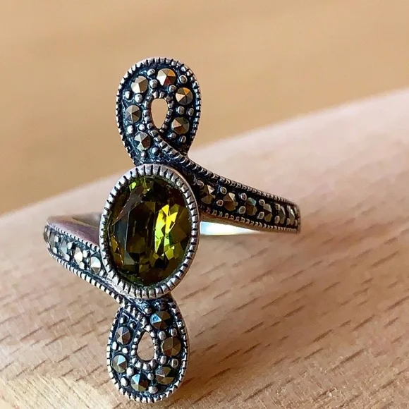 VINTAGE JUDITH JACK STERLING SILVER 925 OLIVE GREEN QUARTZ AND MARCASITE RING